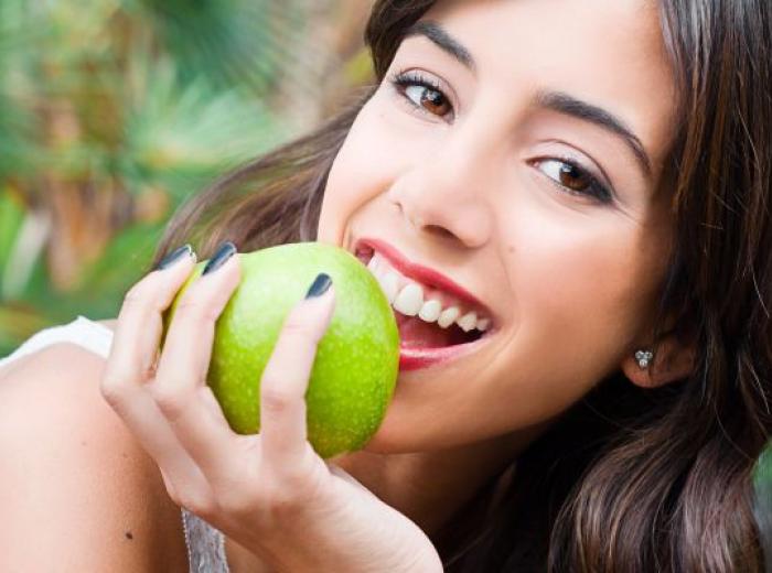 The Best Foods for Strong Teeth: Nutrition and Dental Health